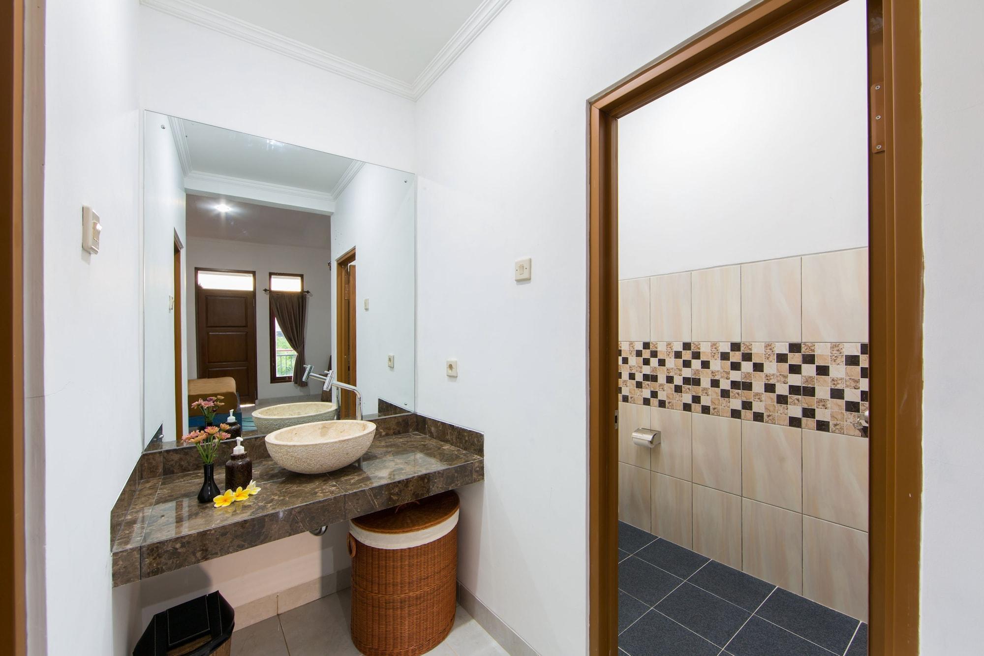 Bening House And Spa Seminyak Exterior foto